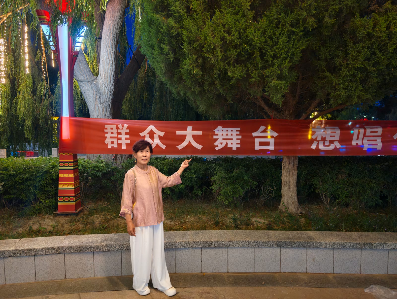 和妈妈的傍晚散步的记录照片