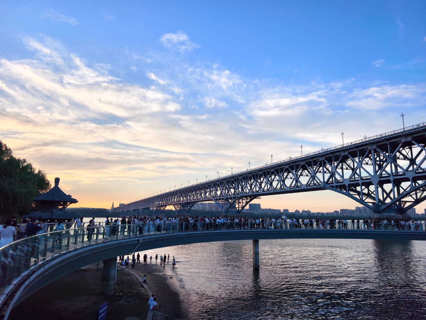 南京长江大桥的日落旅行照片